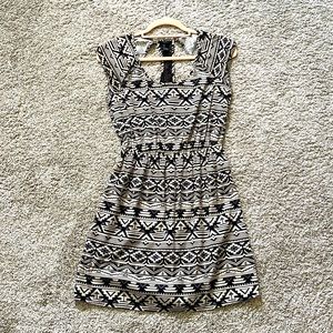 EUC Forever 21 Beautiful Aztec design dress